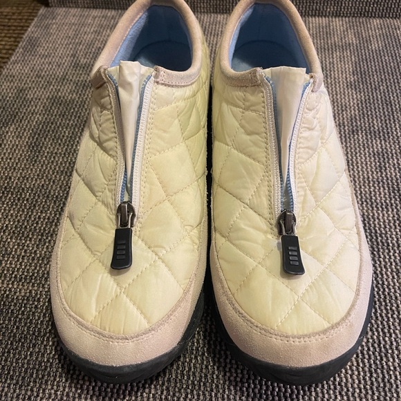 Lands' End Beige Quilted Zip Athletic Shoes - Picture 10 of 14